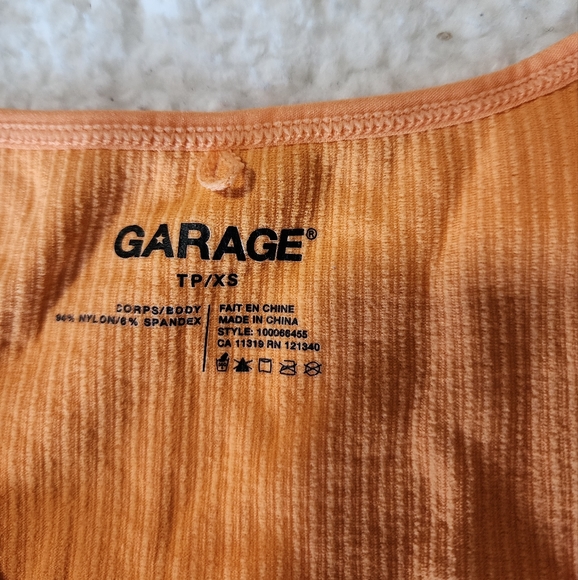 V-Neck Crop Top - Picture 2 of 2